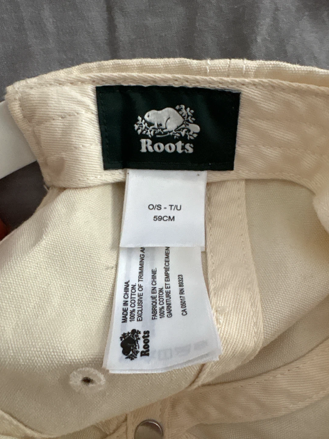 Roots Baseball Cap - Cream with 'R' logo