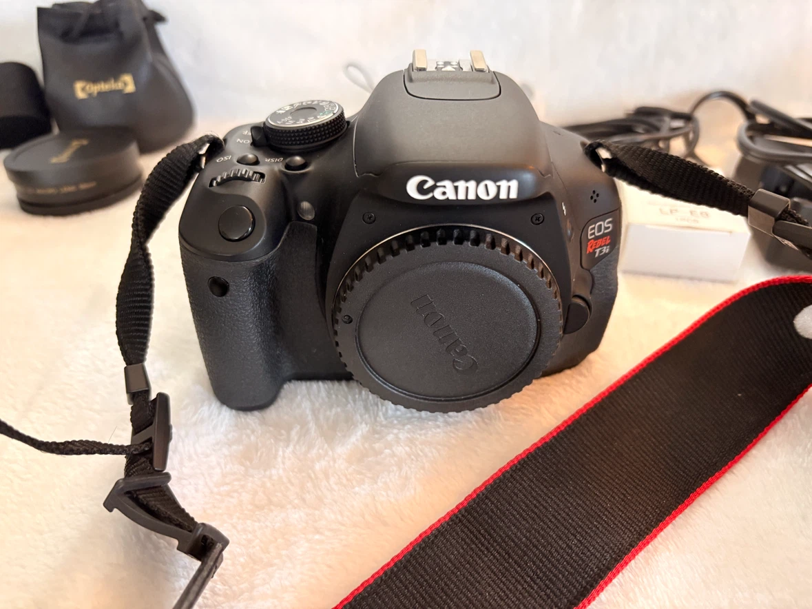 Canon EOS Rebel T3 Camera Bundle with Lens and Flash