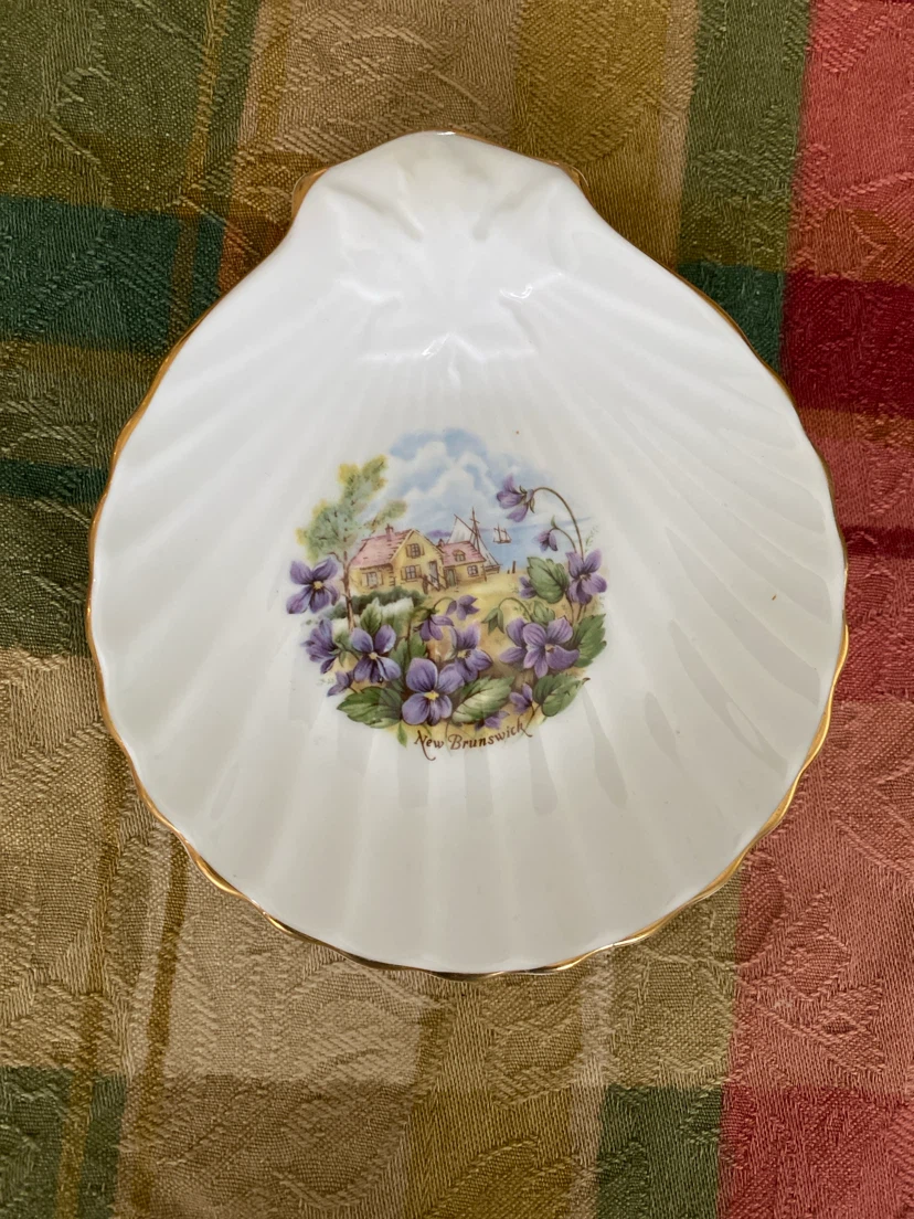 Canadian Fine Bone China Set (Vase/Dish/Jewellery Box) - photo 2
