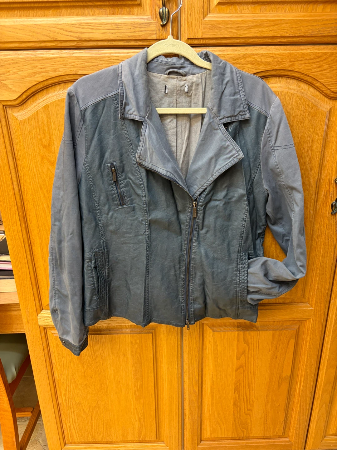 Coat jackets and boots - photo 2