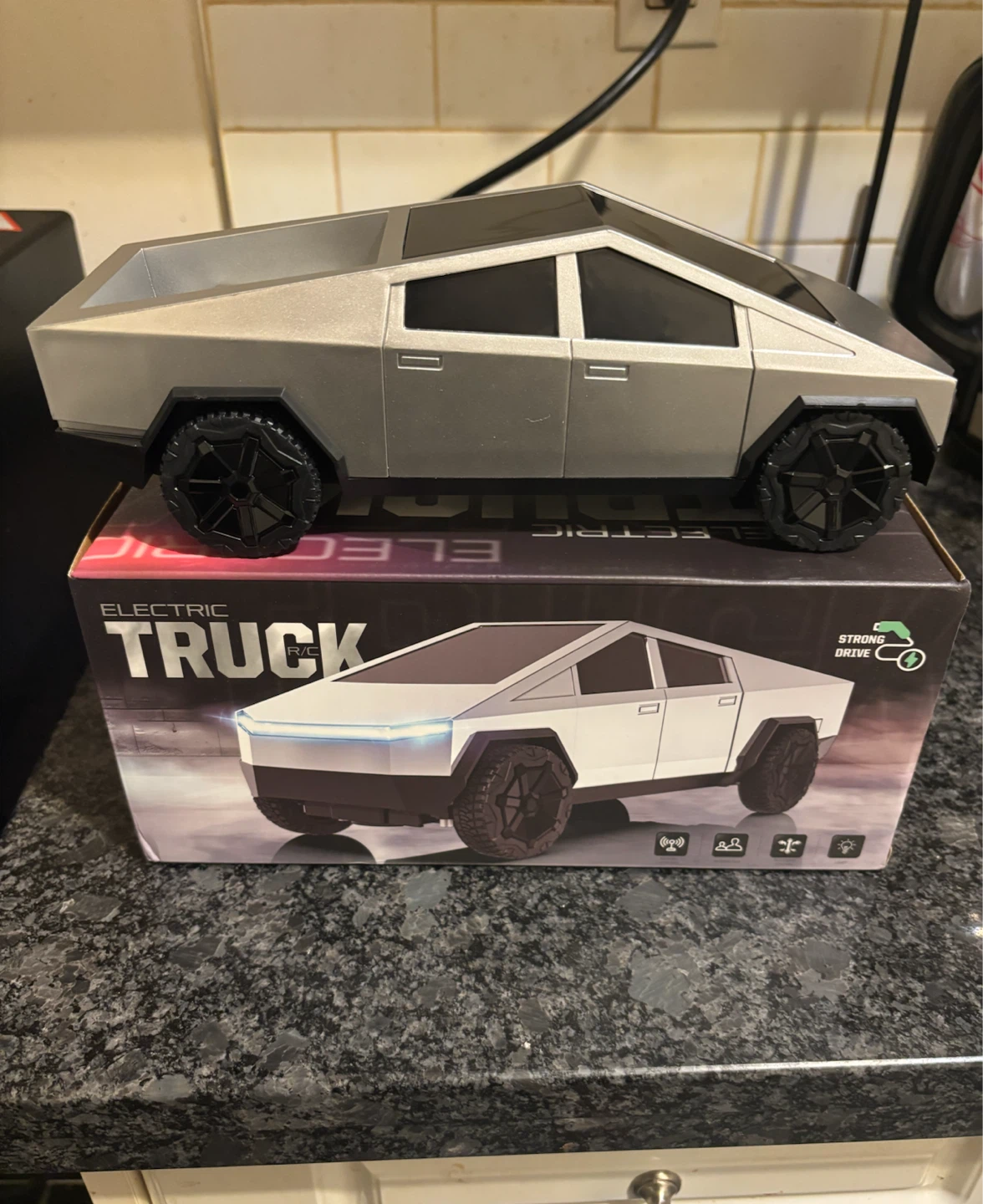 RC Electric Truck Toy - photo 2