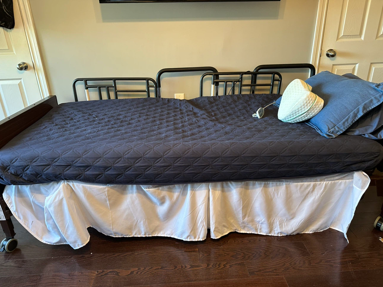 Hospital Bed - photo 2