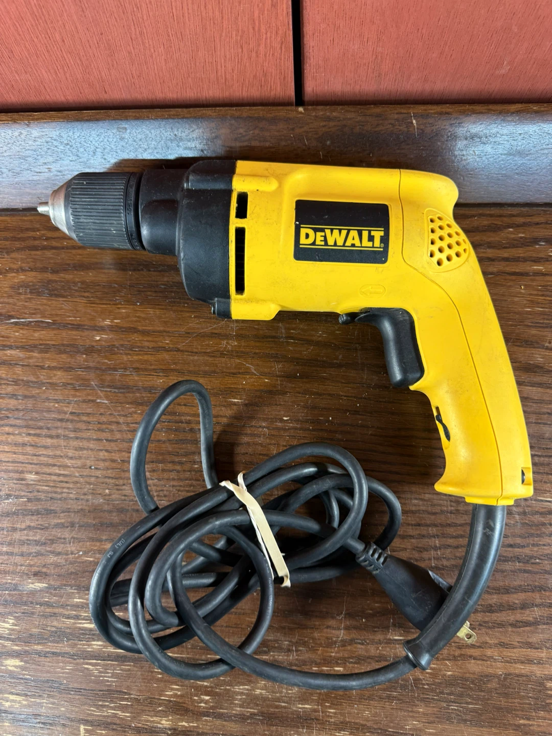 DEWALT 3/8-INCH VSR 0-1,200 RPM DRILL 6.7A KEYLESS CHUCK