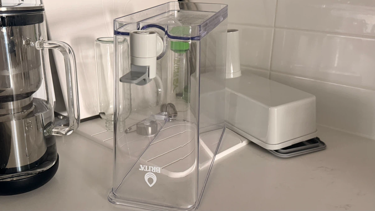 Brita jug & 6 filters, one month old - photo 2