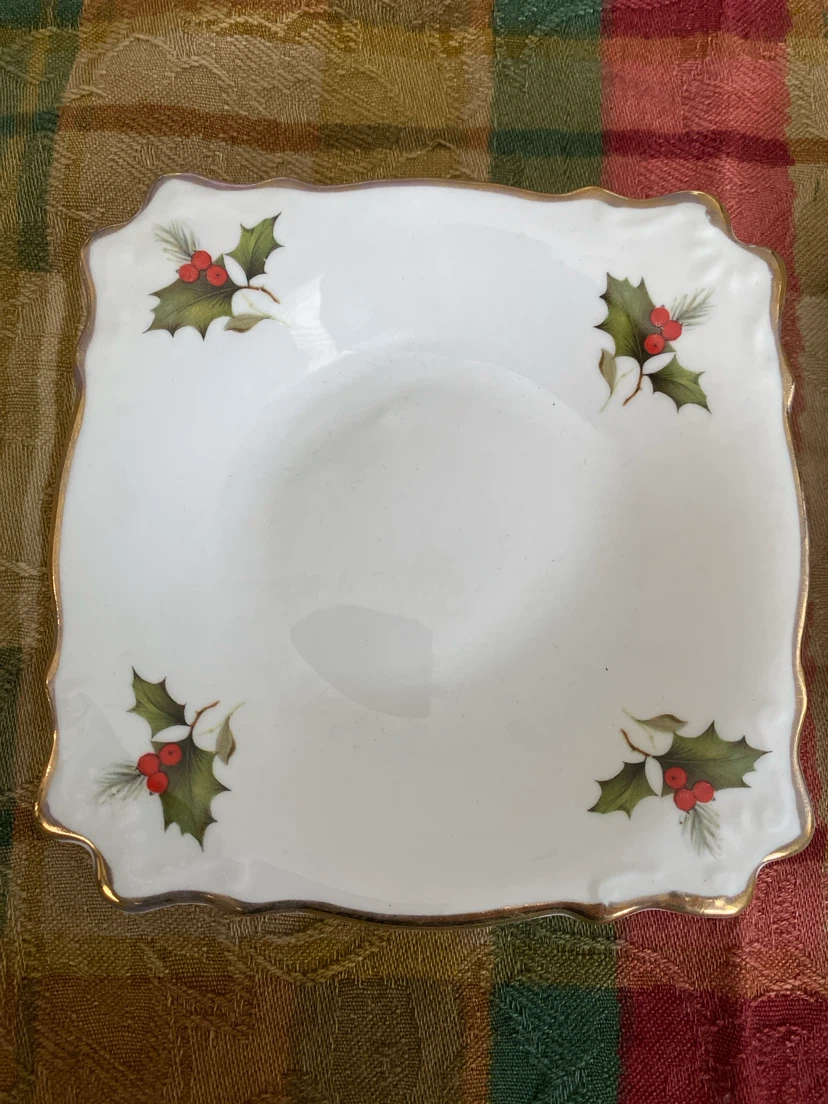 Sunrise Fine Bone China Saucers (Set of 2) - Holly Design