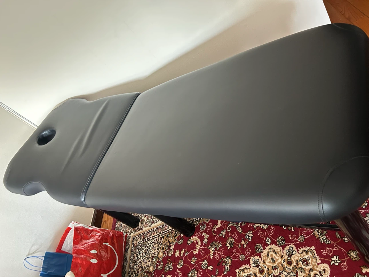 Black Massage Table/body massages/ facial massages/