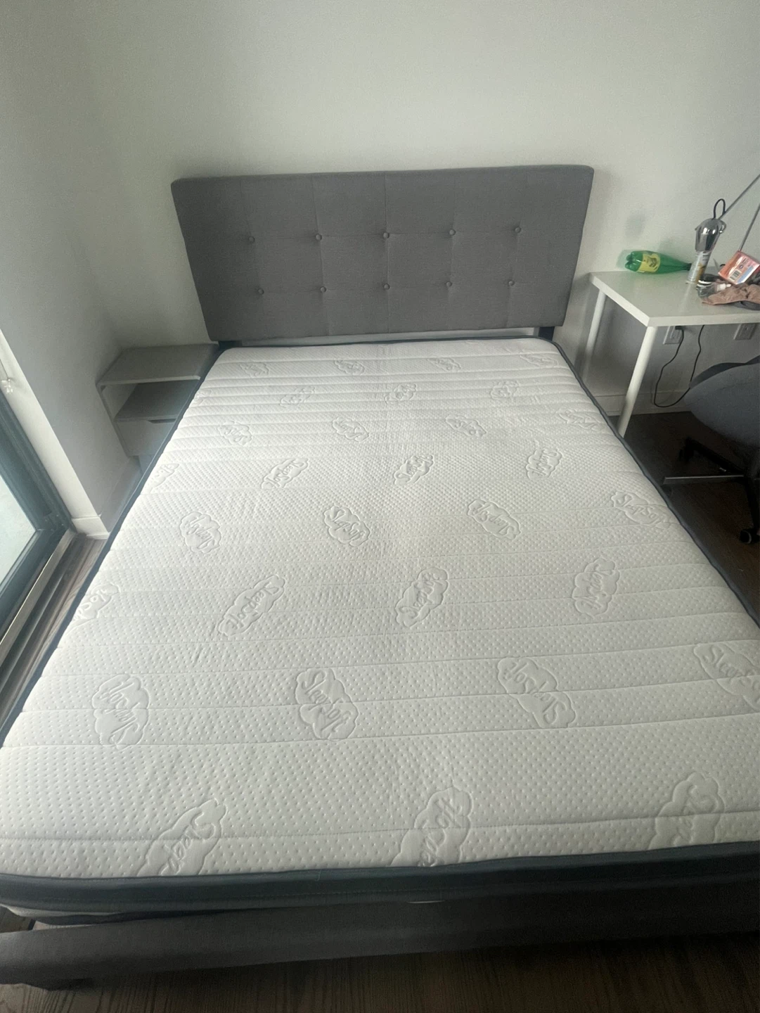 Structube Grey Upholstered Headboard queen Bed Frame - photo 2