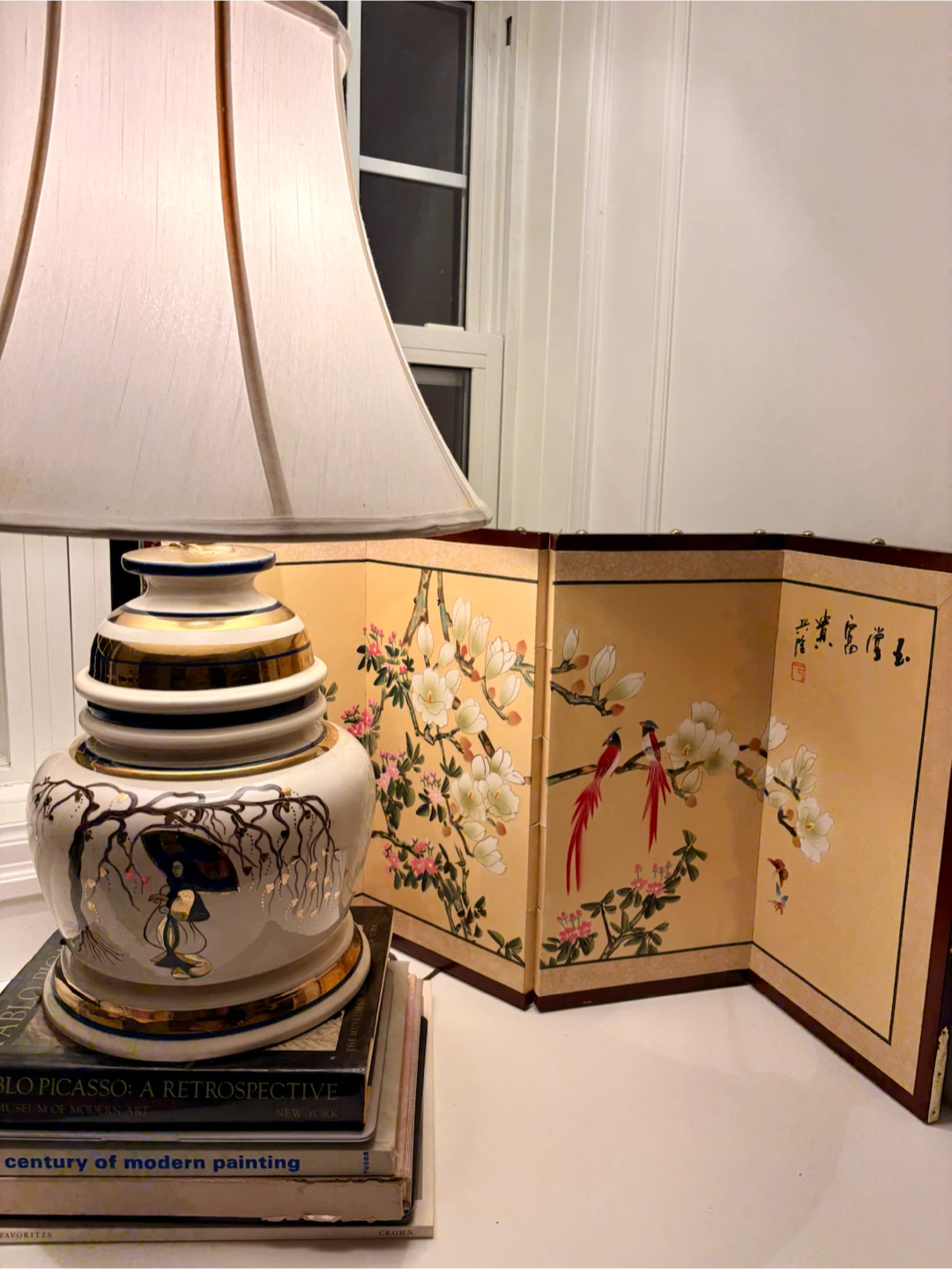 Vintage hand painted Asian finger jar 1980s lamp