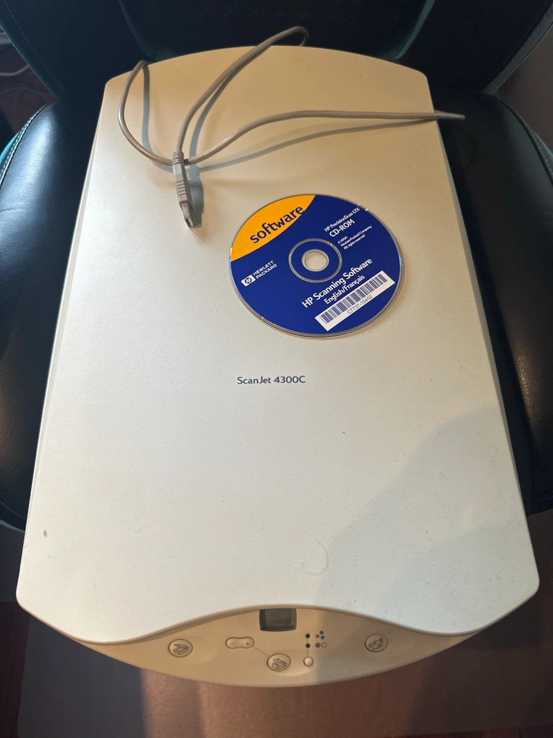 HP ScanJet 4300C Scanner with Software CD