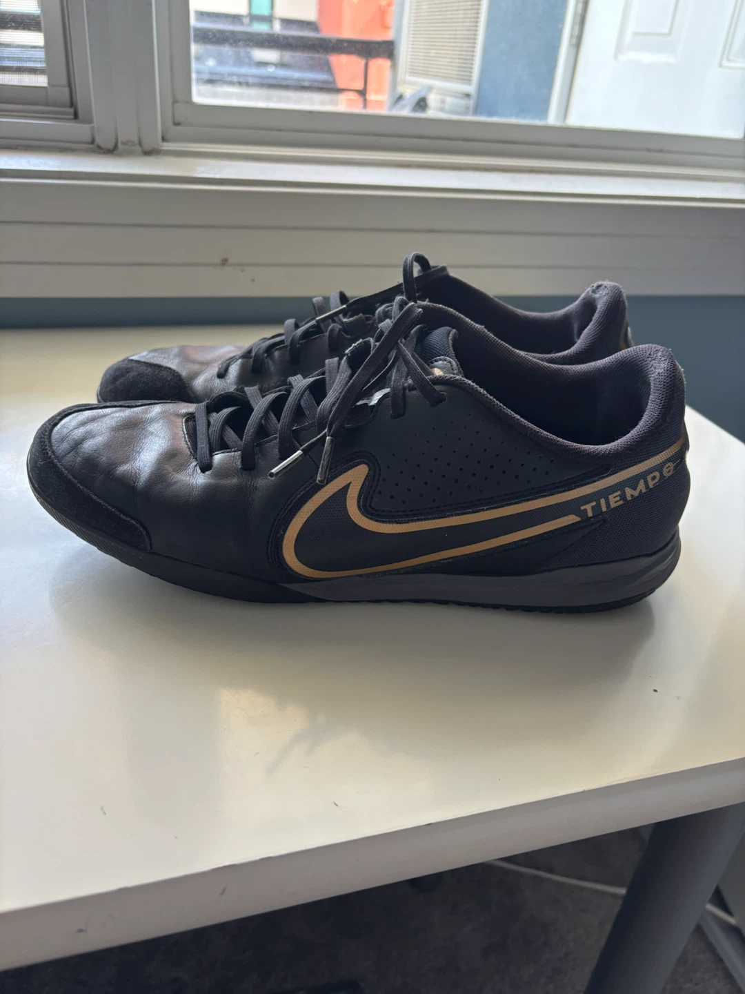 Nike Tiempo Indoor Soccer Shoes, size US 11 (evro 43)