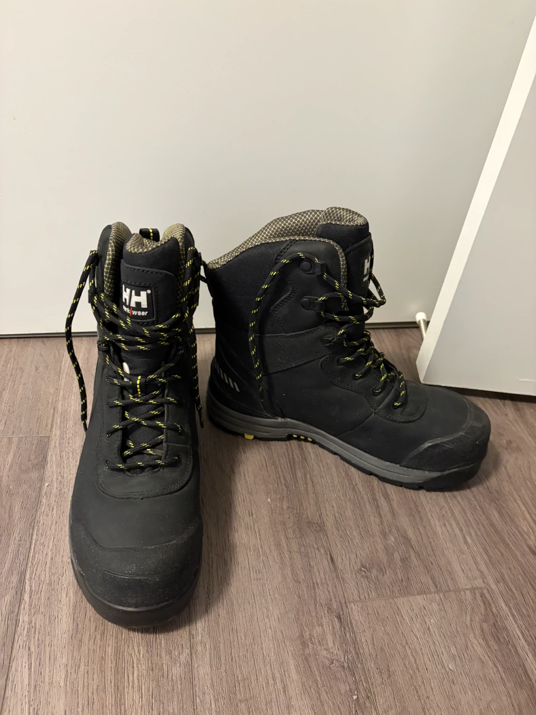 Helly Hansen Bergen 8” Steel Toe Work Boots – Size 9 women