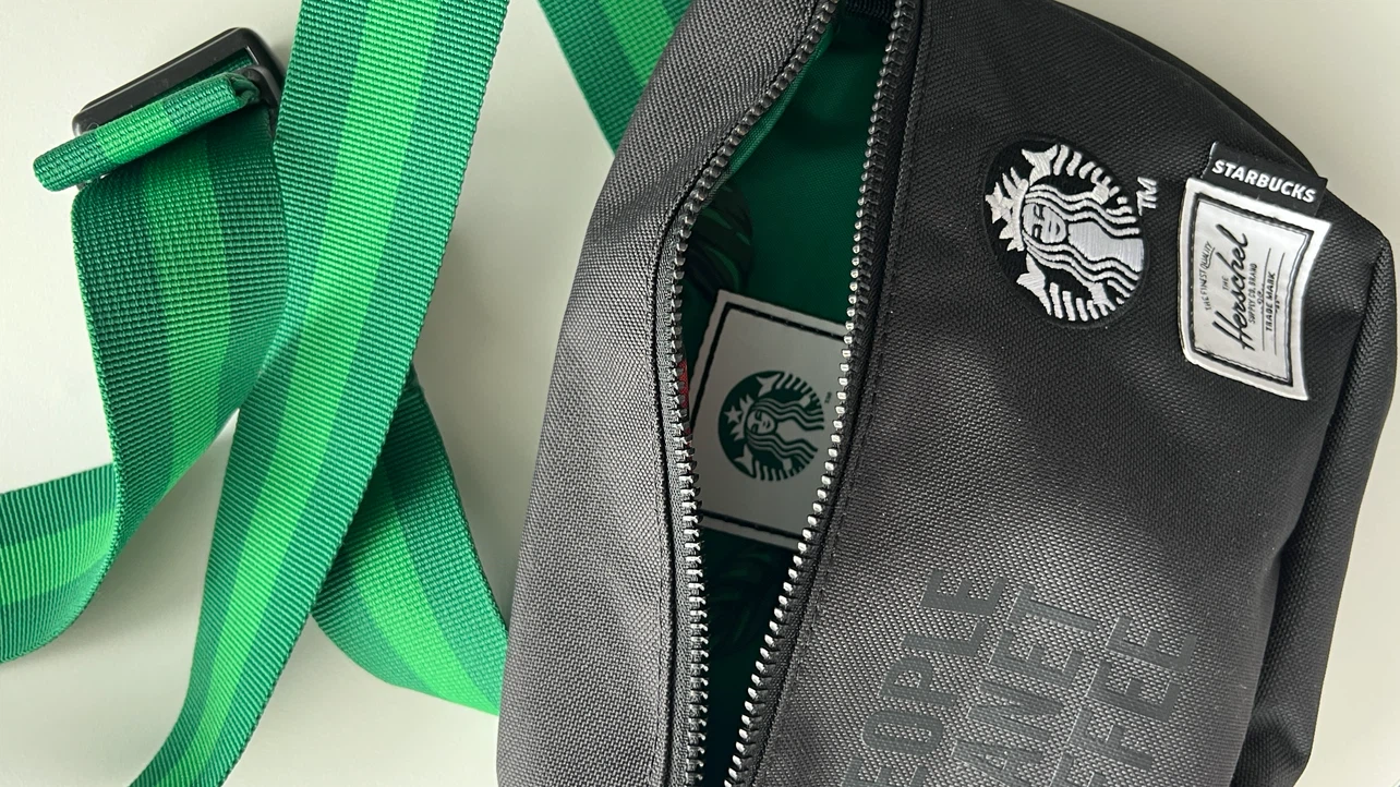 Auth Herschel Starbucks Hip Bag - photo 3