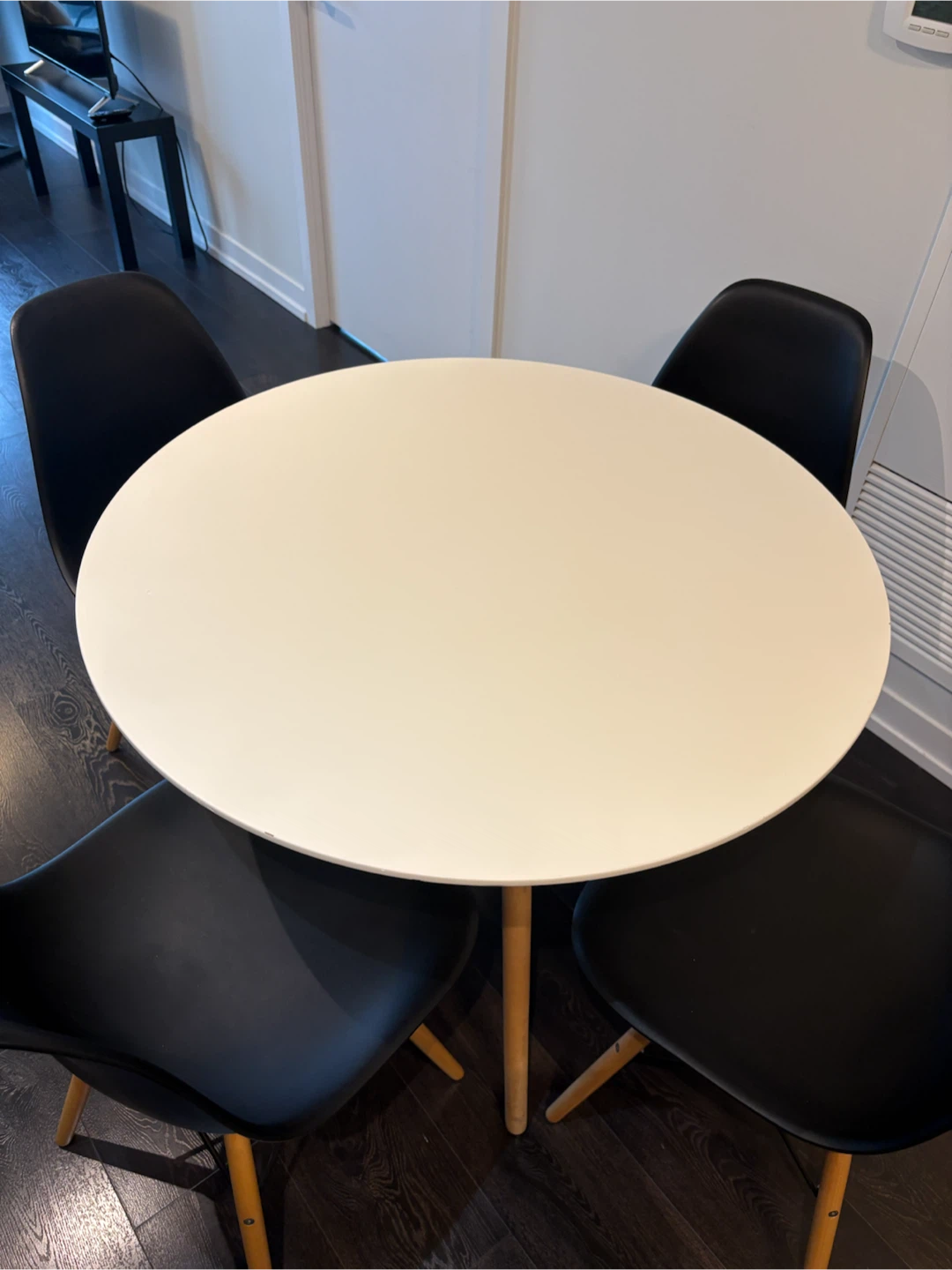 Round Dining Table with 4 Chairs