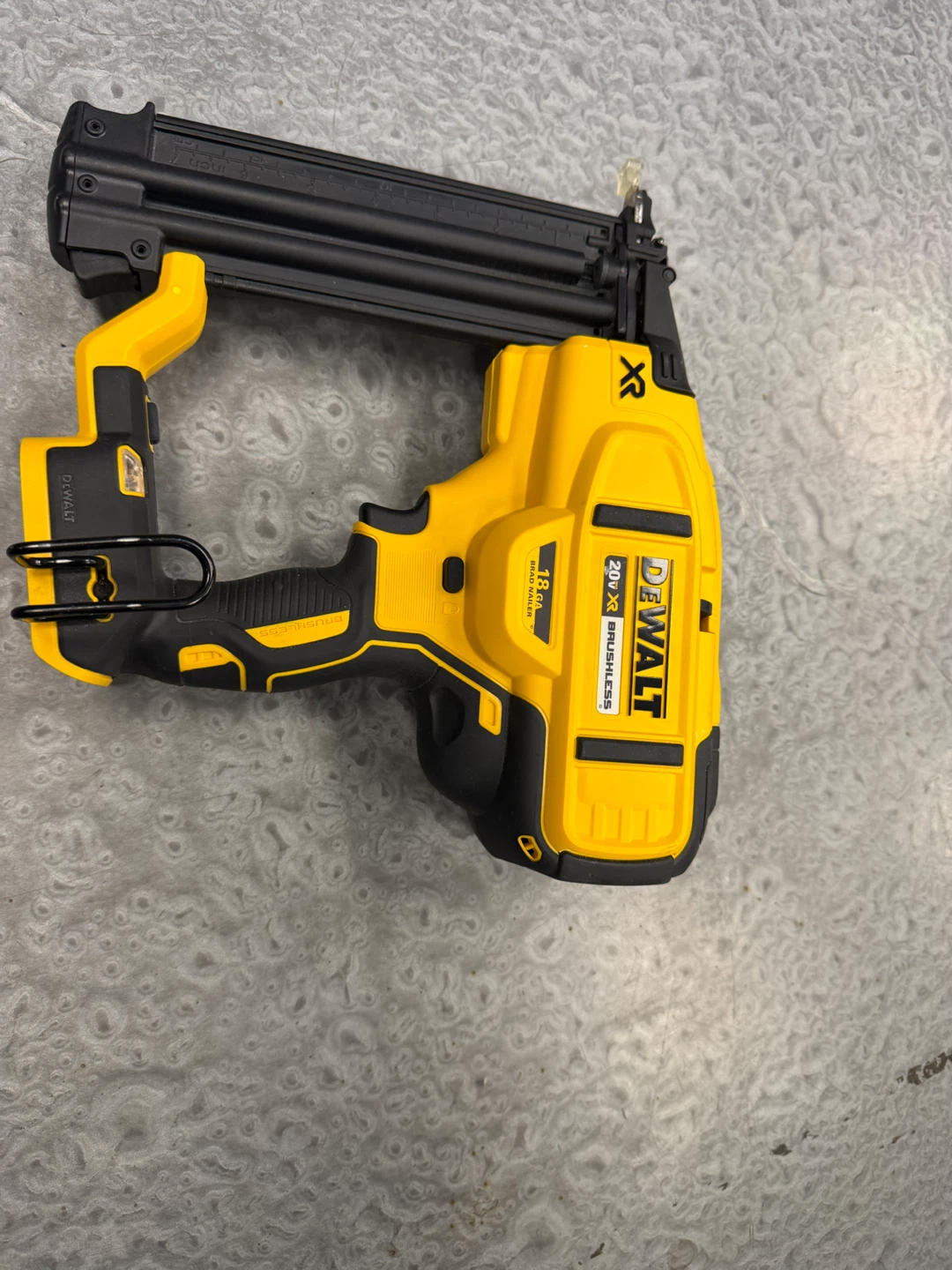 DEWALT 20V MAX XR Cordless Brushless 18-Gauge Brad Nailer DCN680 - photo 3