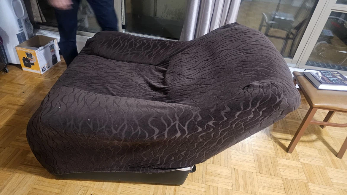 Recliner couch - photo 2