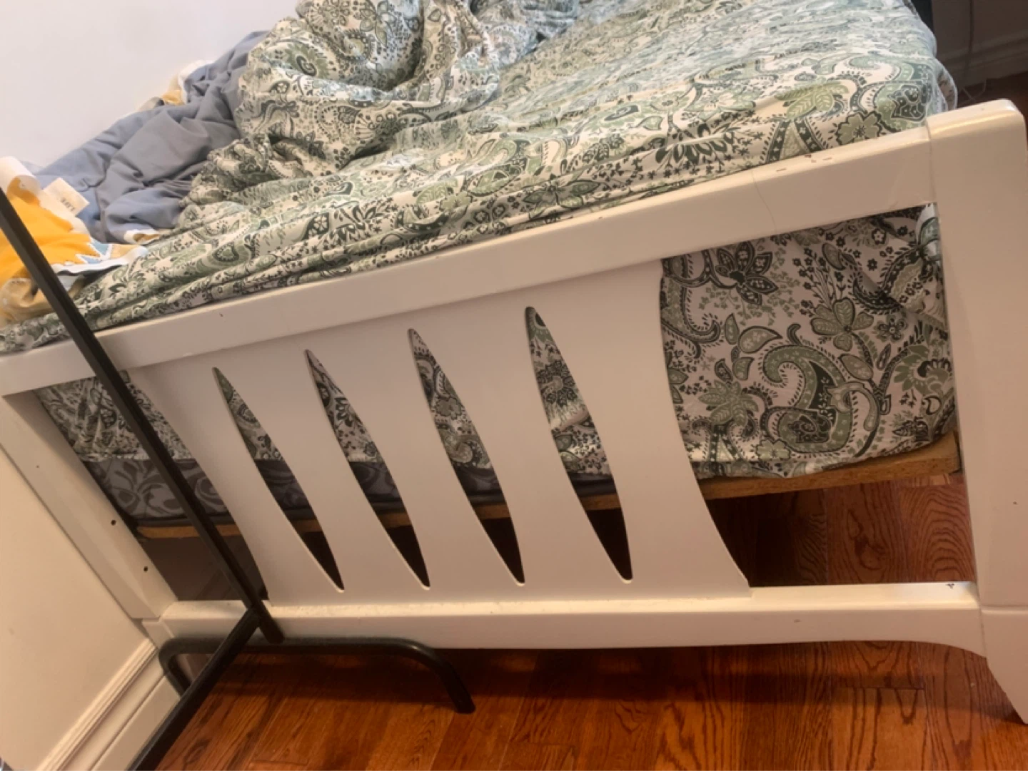 White Wooden Bed Frame Twin Size - photo 2