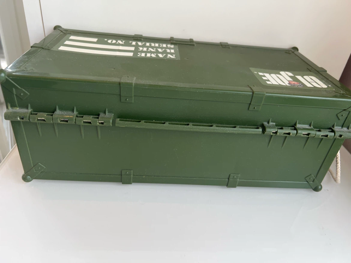 Vintage 1997 GI Joe Action Soldier Footlocker Trunk - photo 3