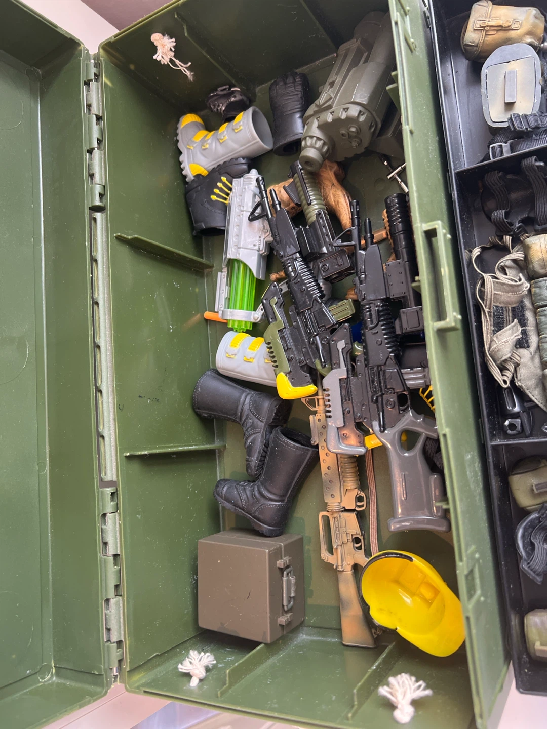 Vintage 1997 GI Joe Action Soldier Footlocker Trunk - photo 5
