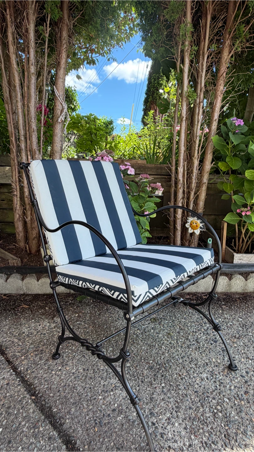 Pair of Black wrought iron Chairs with Geometric Cushions - photo 3