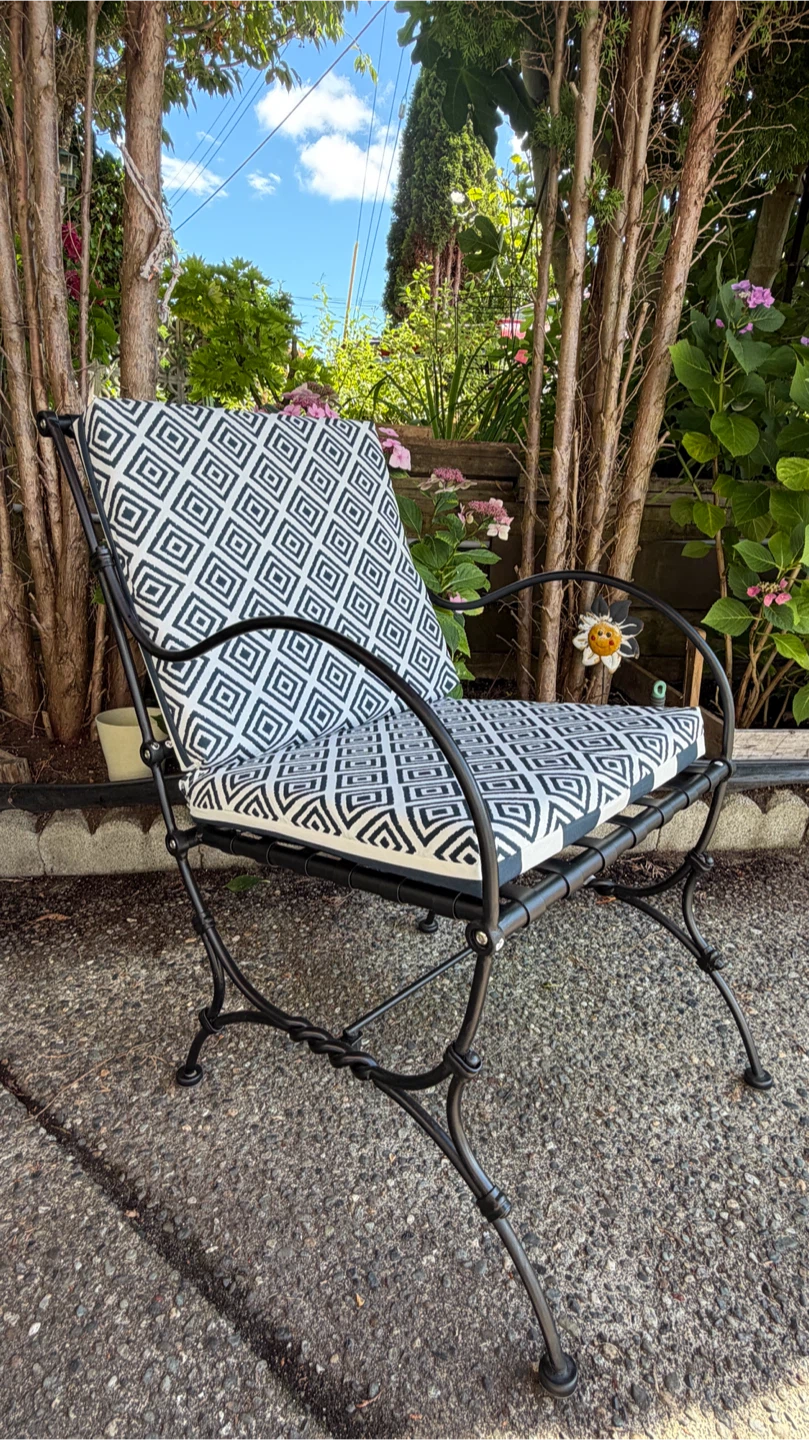 Pair of Black wrought iron Chairs with Geometric Cushions - photo 4