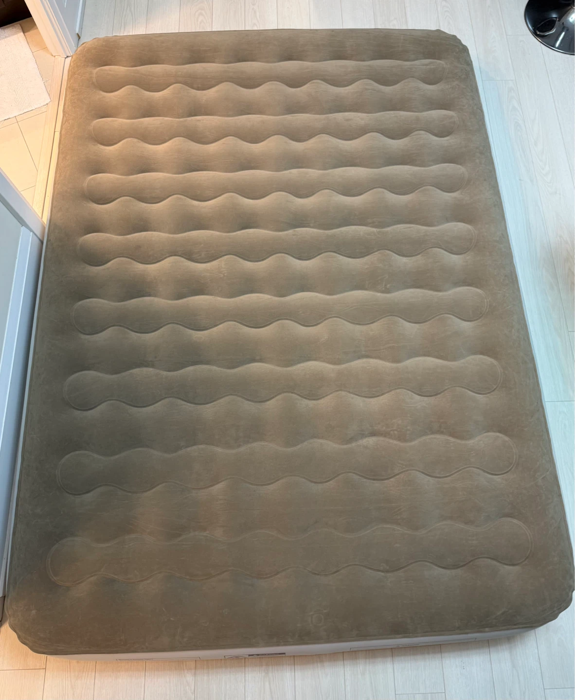 Camping Air Mattress w/ Rechargeable Electric Pump – Like New - photo 2