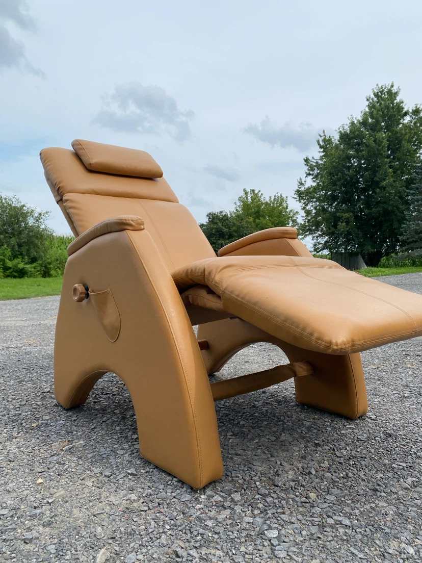 Tony Little DeStress Leather Manual Recliner (CAN DELIVER) - photo 3