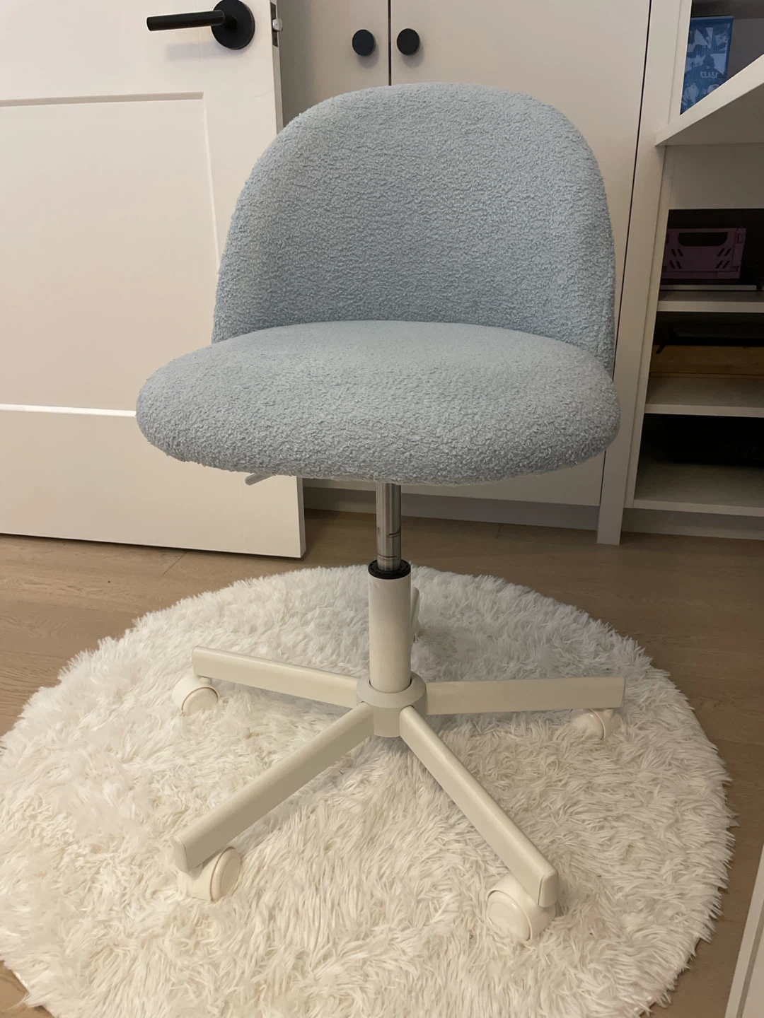 Light Blue Boucle Swivel Office Chair