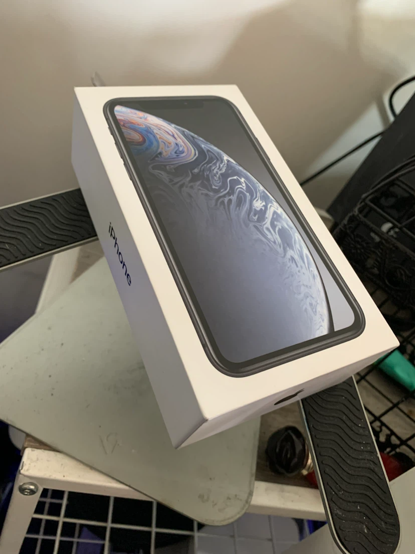 Apple iPhone XR 128GB NEW IN BOX! Never used