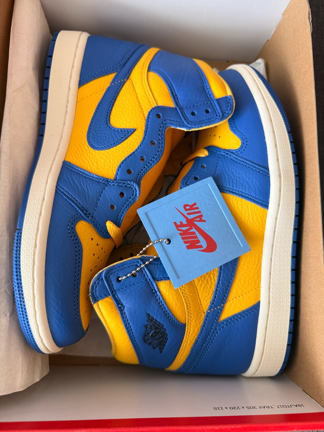 Women’s Nike Air Jordan 1 Retro High OG - photo 3