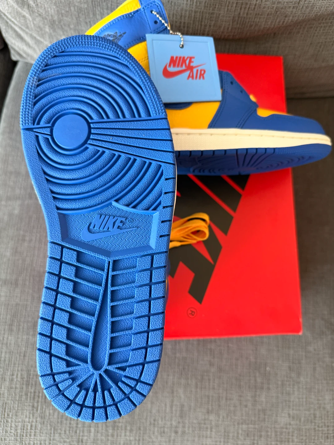 Women’s Nike Air Jordan 1 Retro High OG - photo 5