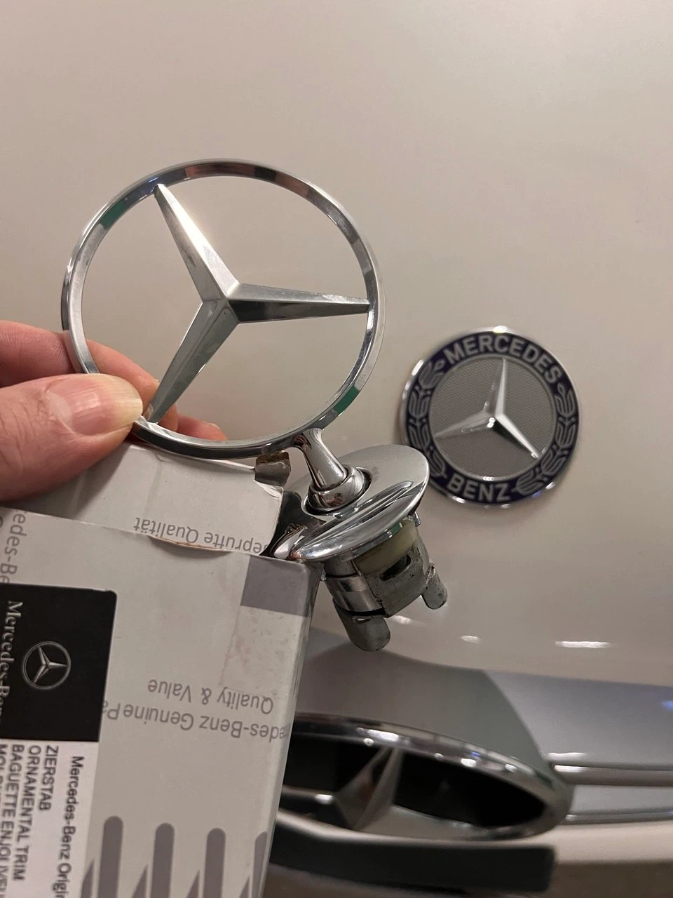 Mercedes-Benz Ornamental Star Trim Emblem A 221 880 00 86
