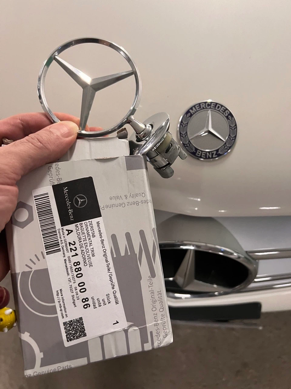 Mercedes-Benz Ornamental Star Trim Emblem A 221 880 00 86 - photo 3