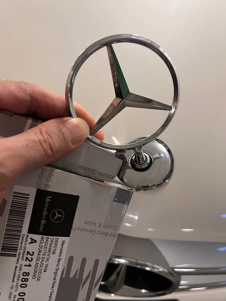 Mercedes-Benz Ornamental Star Trim Emblem A 221 880 00 86 - photo 4
