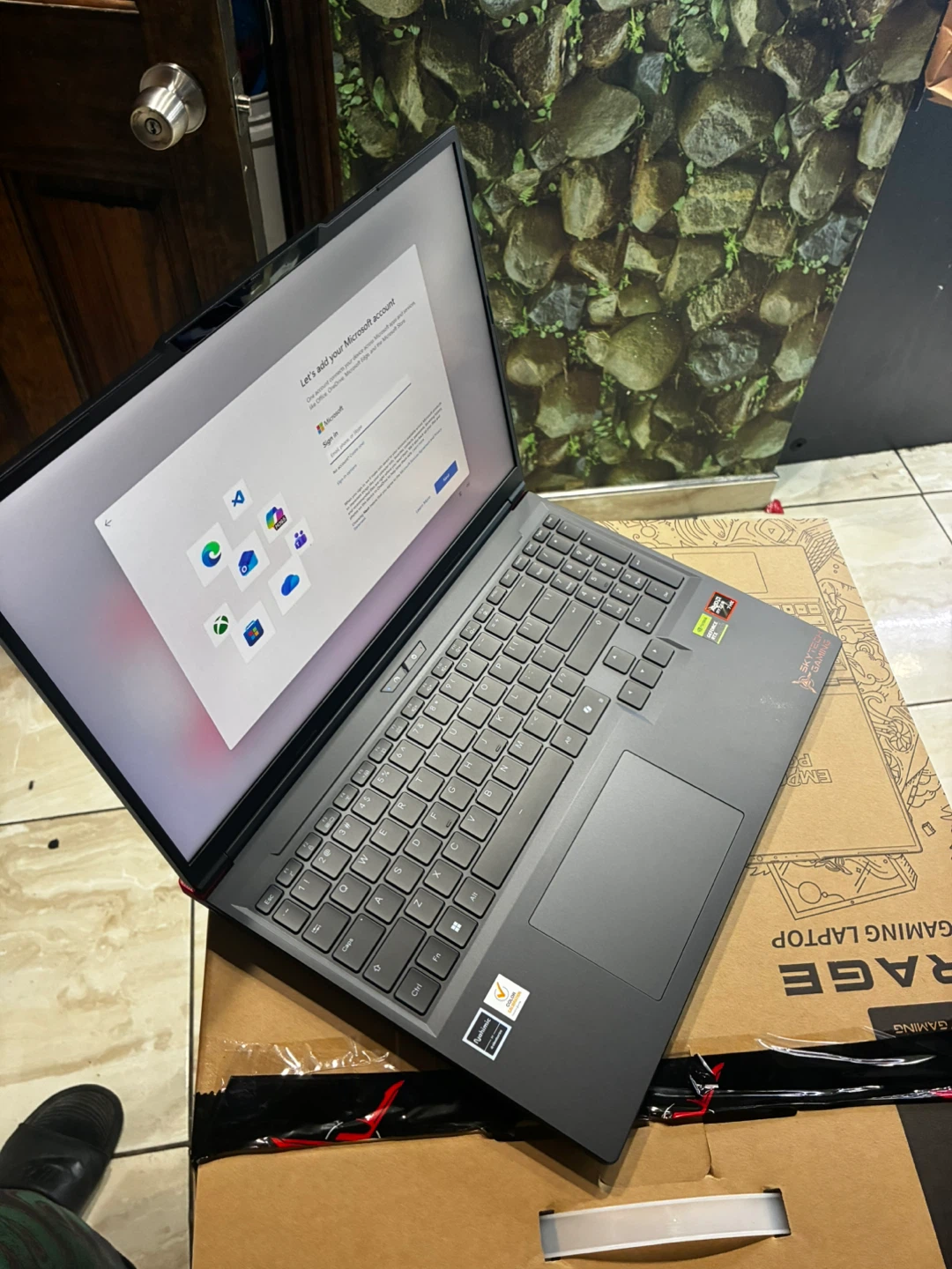 SKYTECH Rage 5050 Gaming Laptop, R7-8840HX, 1TB/16GB - photo 3