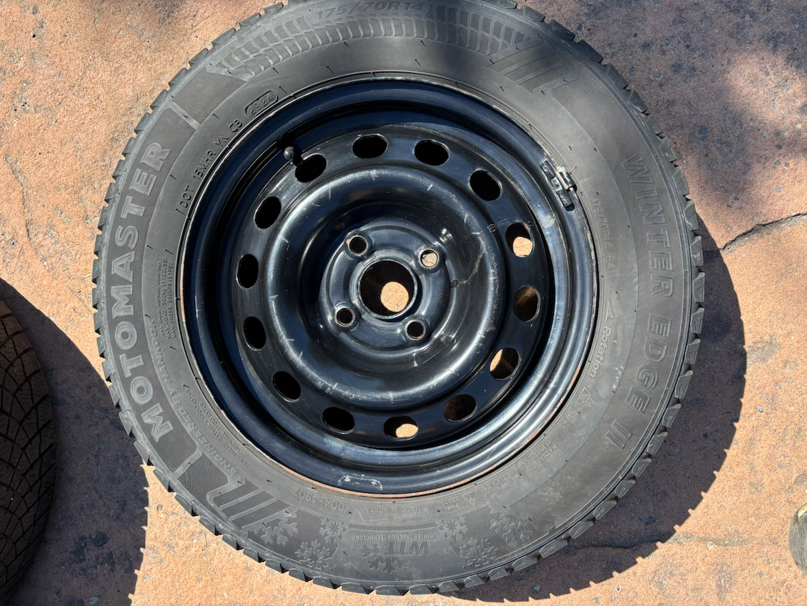 Motomaster Winter Edge II Tires (Set of 4) - photo 2