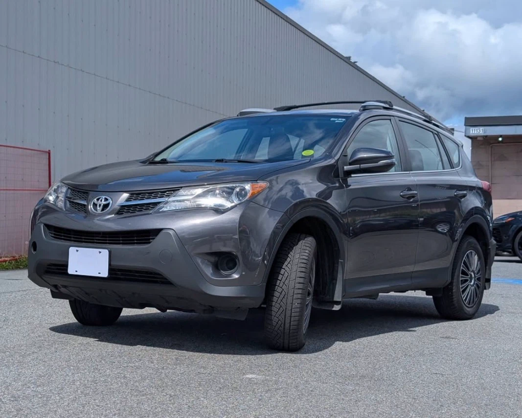 Toyota RAV4 LE - photo 4