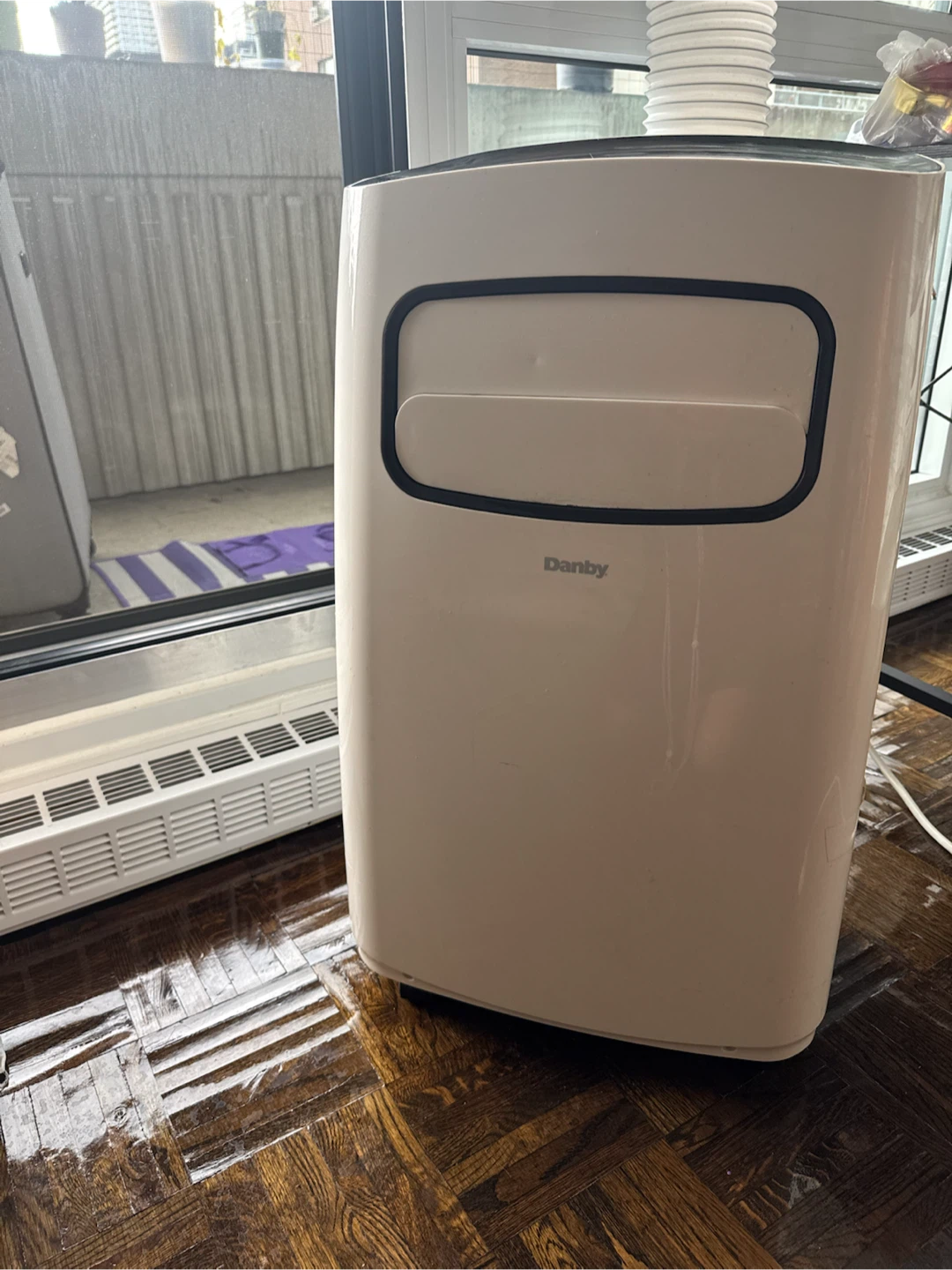 Danby portable AC 12000 btu - photo 3