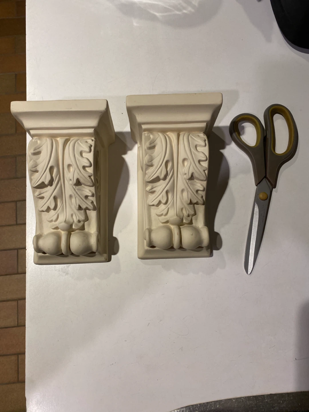 Set of 2 Decorative Corbel Shelf Brackets