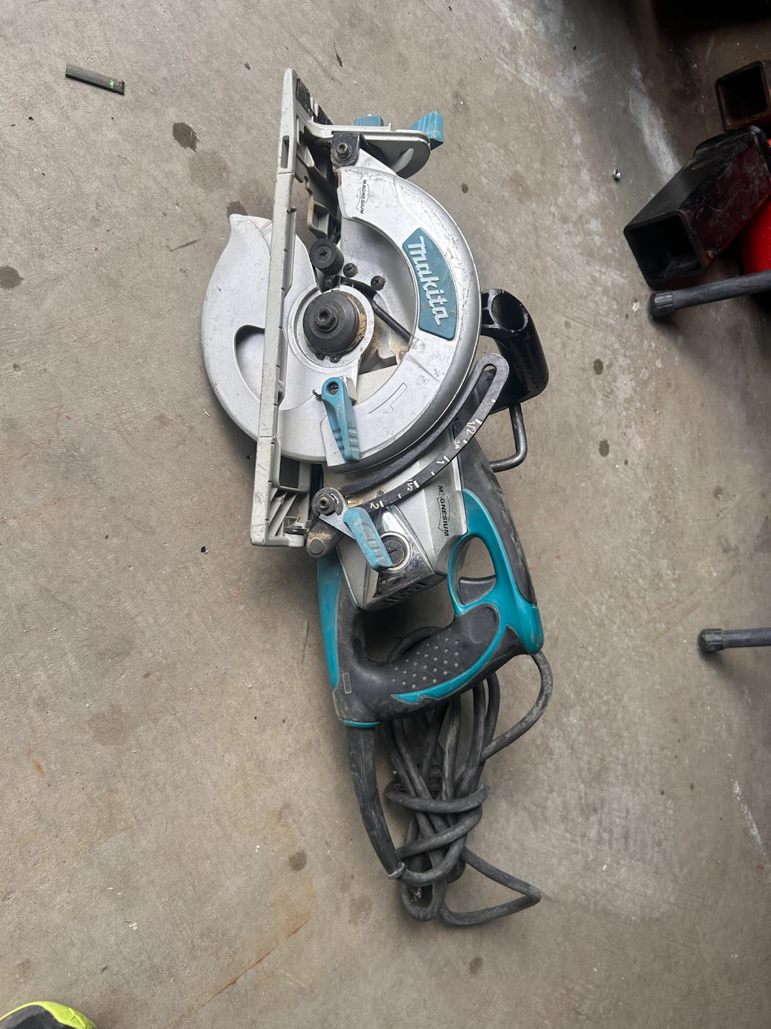 Makita worm saw  new