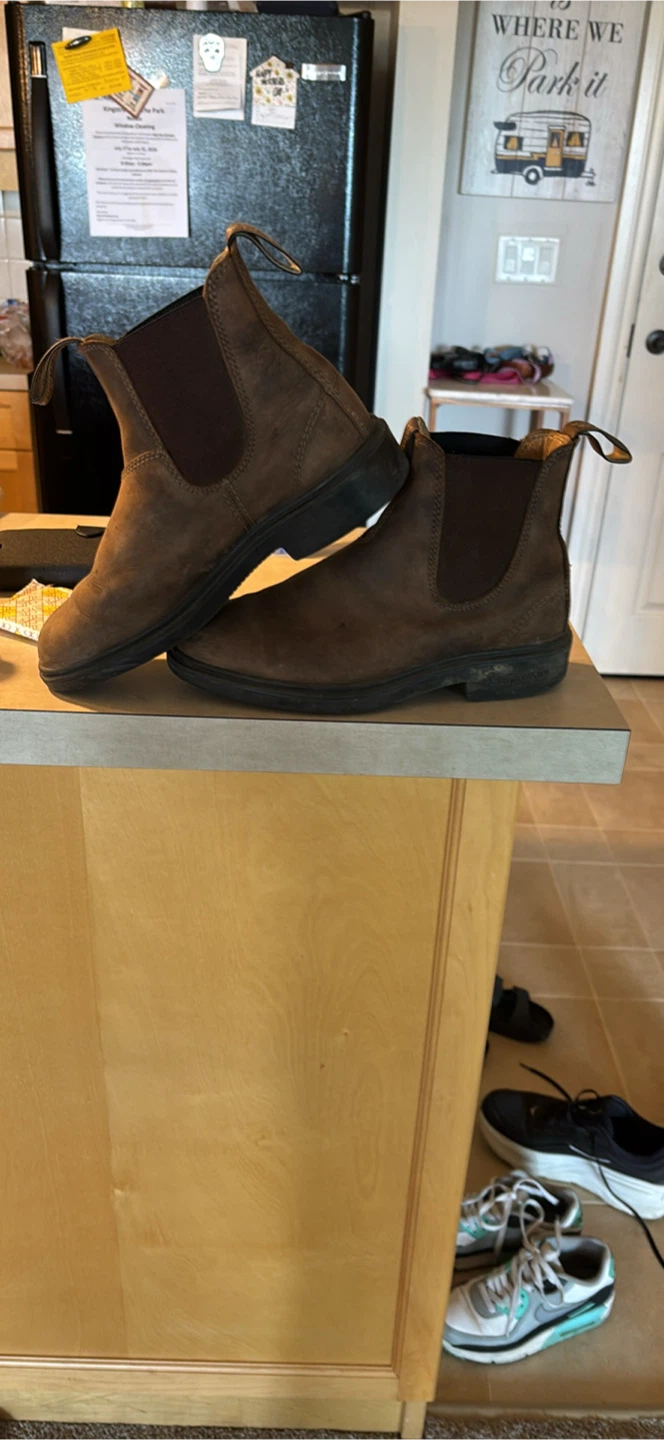 Blundstone Chelsea Boots - Brown Suede