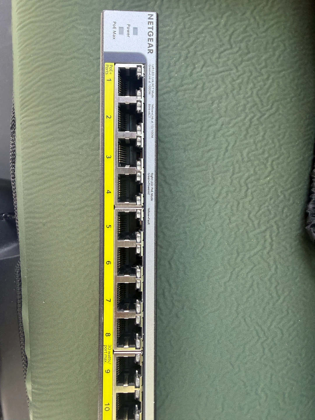 NETGEAR 16-Port Unmanaged Gigabit PoE Switch GS116LP - photo 2