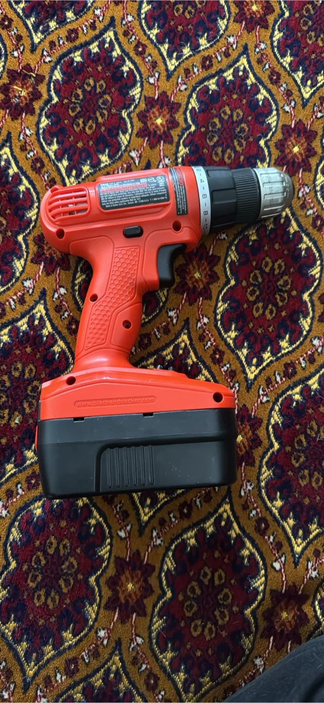 Black & Decker 18V Cordless Drill - photo 2