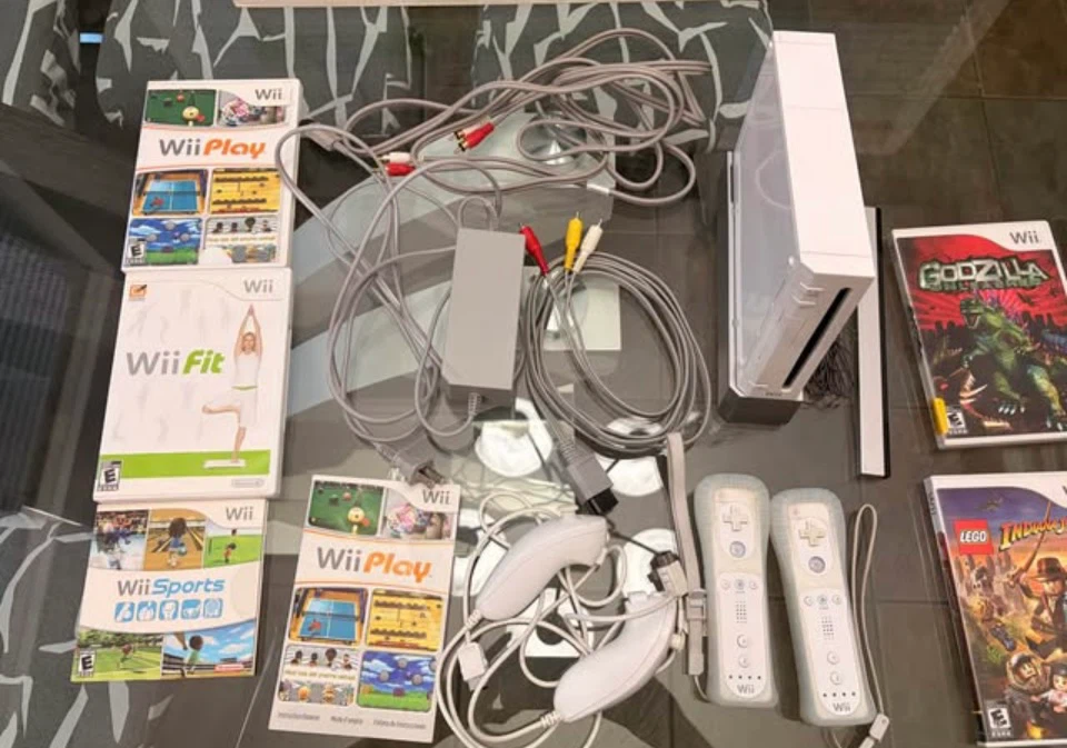 Nintendo Wii Fit Bundle with Balance Board and Games - photo 2