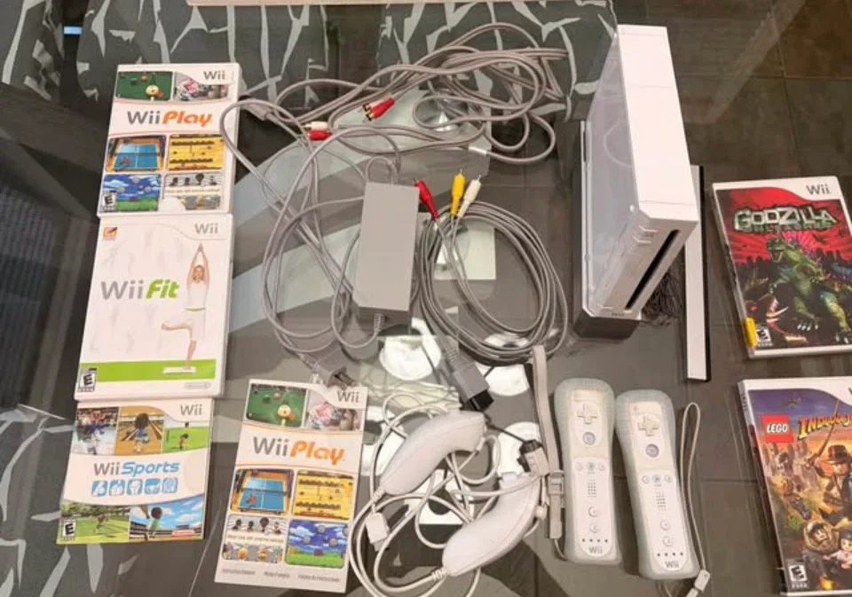 Nintendo Wii Fit Bundle with Balance Board and Games - photo 2