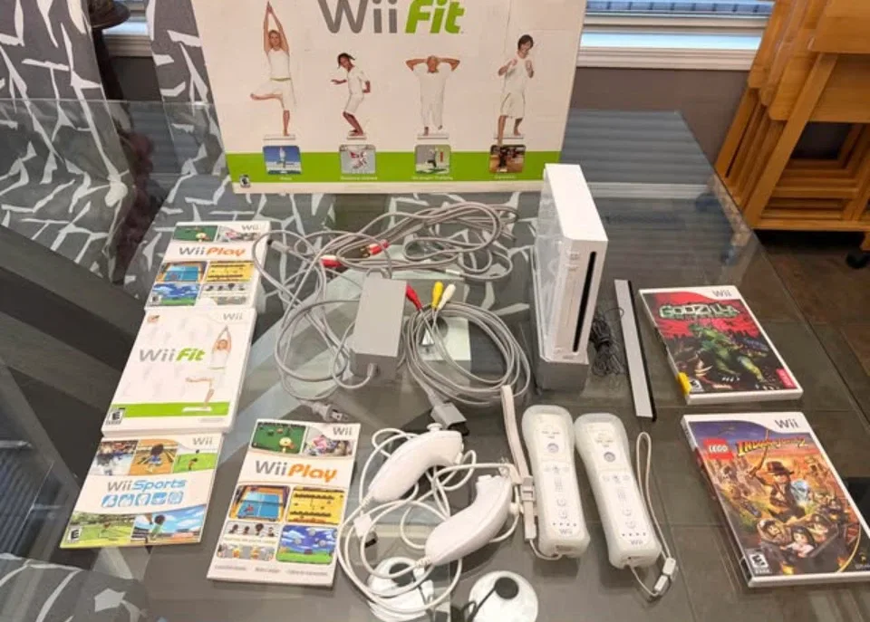 Nintendo Wii Fit Bundle with Balance Board and Games - photo 3