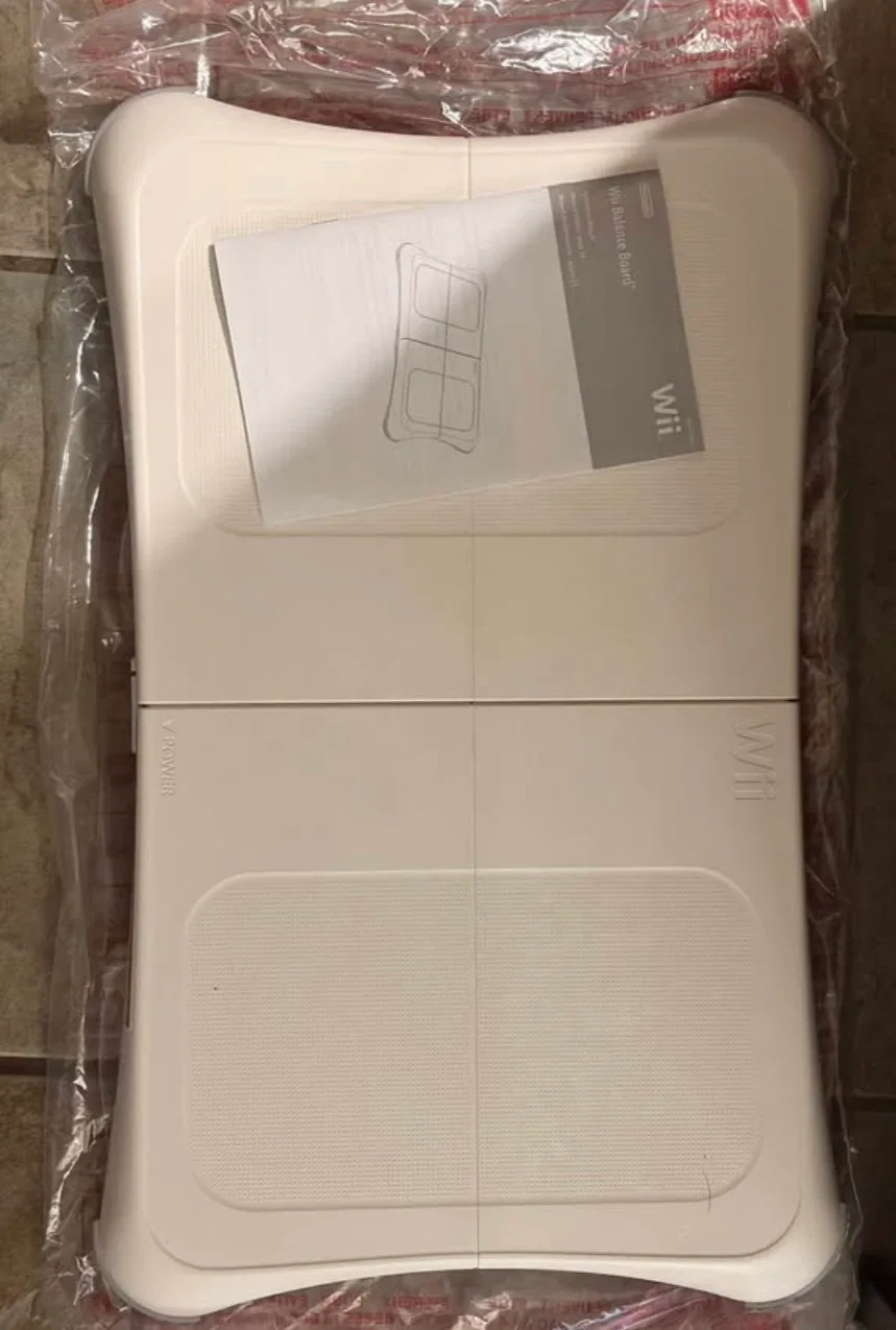 Nintendo Wii Fit Bundle with Balance Board and Games - photo 4