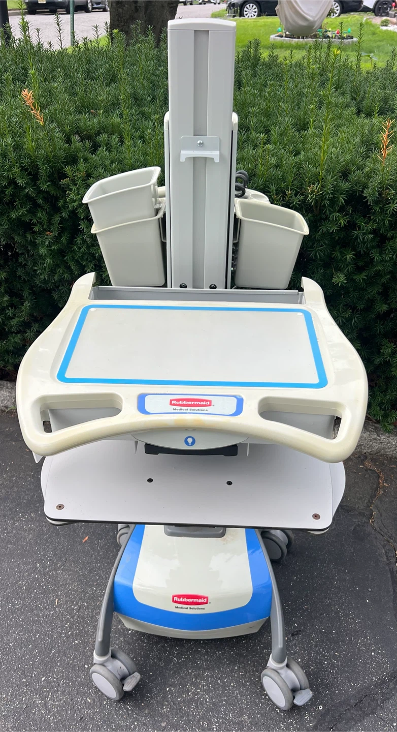 Rubbermaid Medical Solutions Rolling Cart