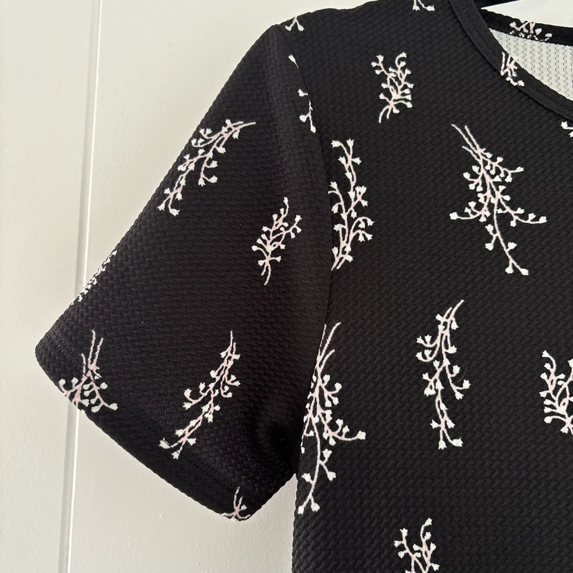 Suzy Shier Floral Dress — Size Medium - photo 2