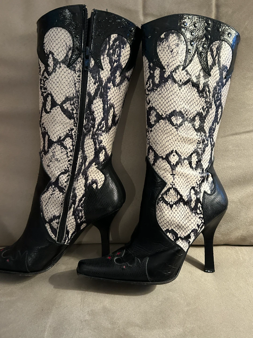Bebe Black & White Faux Snakeskin Elegant Cowboy Boots - photo 2
