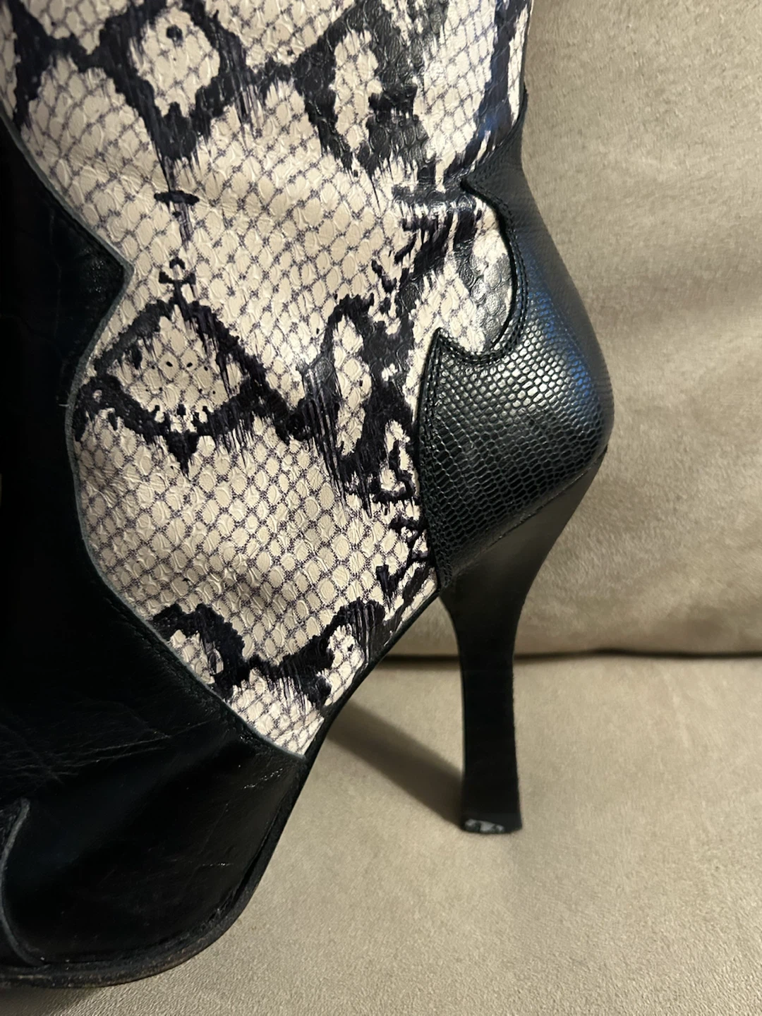 Bebe Black & White Faux Snakeskin Elegant Cowboy Boots - photo 3
